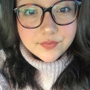 Meet your Posher, Kassandra